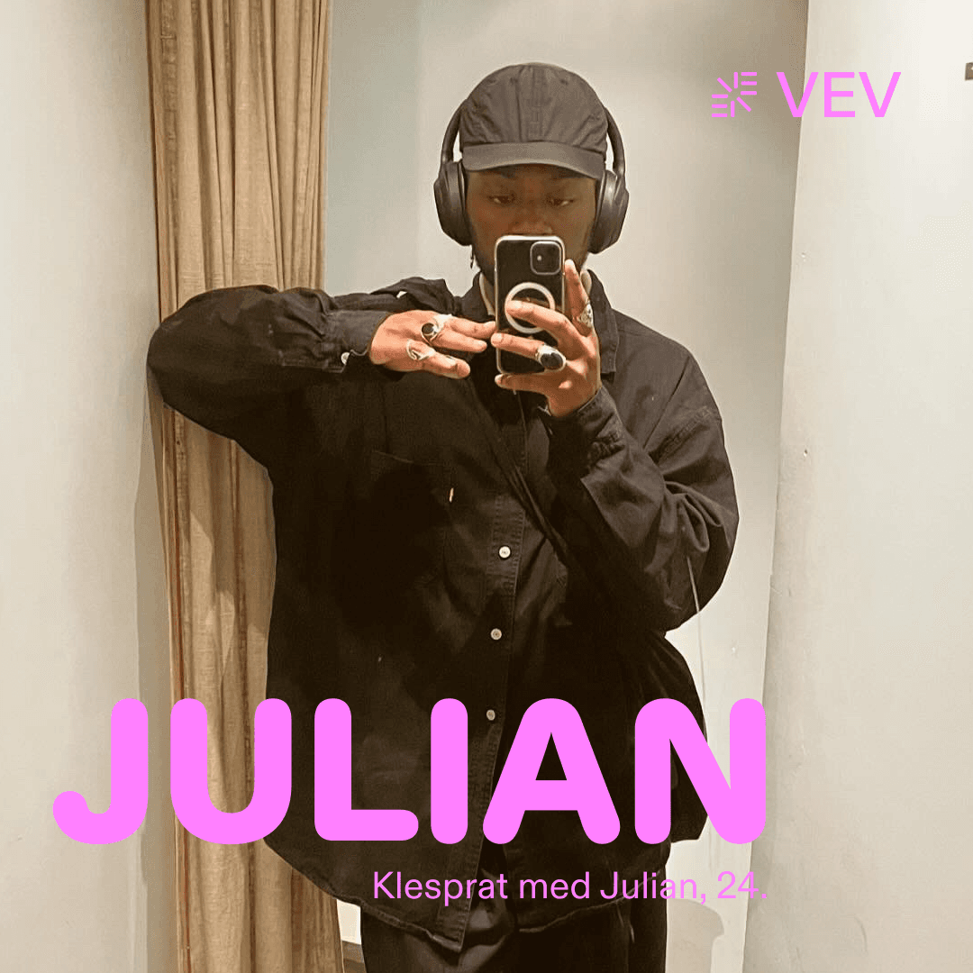 Gutt med skjorte og mobil